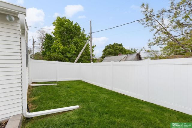 4657 Woolworth Avenue, Omaha, NE 68106