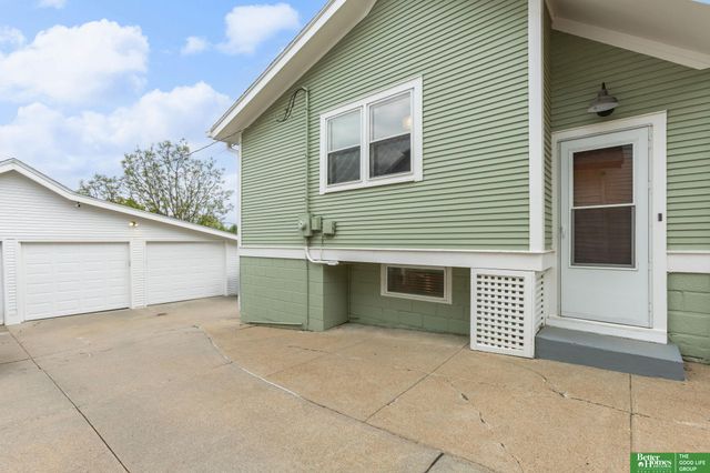4657 Woolworth Avenue, Omaha, NE 68106