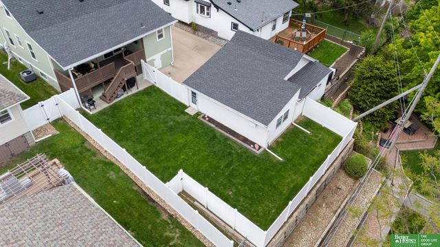 4657 Woolworth Avenue, Omaha, NE 68106