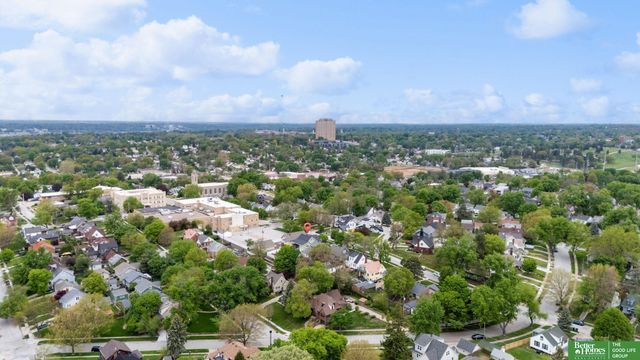 4657 Woolworth Avenue, Omaha, NE 68106