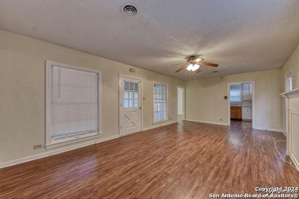4827 BETTY LOU DR, San Antonio, TX 78229