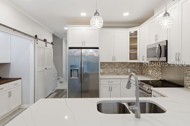 10 Yacht Cove Dr Apt 205, Hilton Head Island, SC 29928