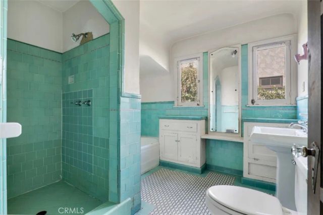 2320 Greenfield Avenue, Los Angeles, CA 90064