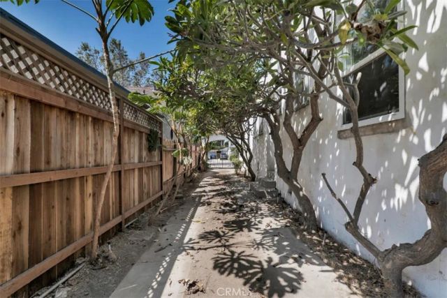 2320 Greenfield Avenue, Los Angeles, CA 90064