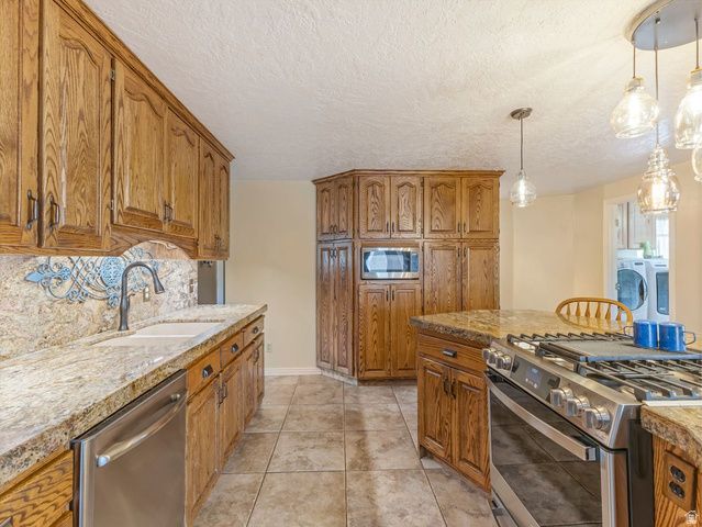 2388 W 10950 S, South Jordan, UT 84095