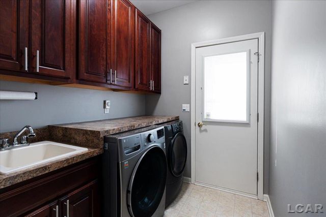 13000 Riviera Court, South Lyon, MI 48178