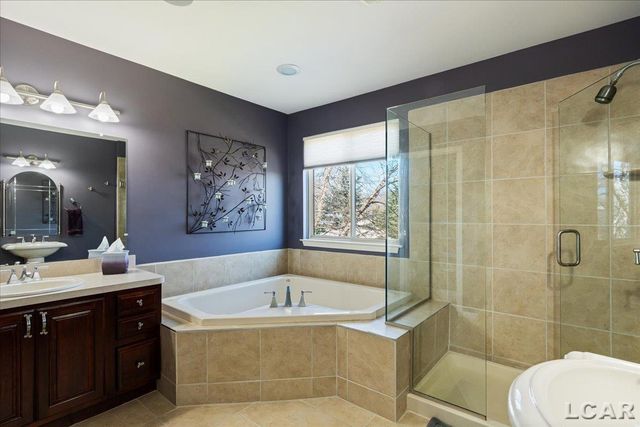 13000 Riviera Court, South Lyon, MI 48178