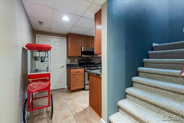 13000 Riviera Court, South Lyon, MI 48178