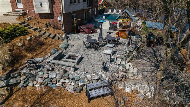 13000 Riviera Court, South Lyon, MI 48178