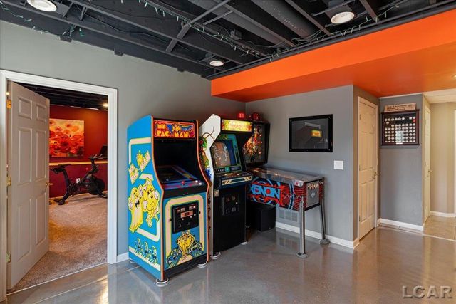 13000 Riviera Court, South Lyon, MI 48178