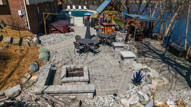 13000 Riviera Court, South Lyon, MI 48178