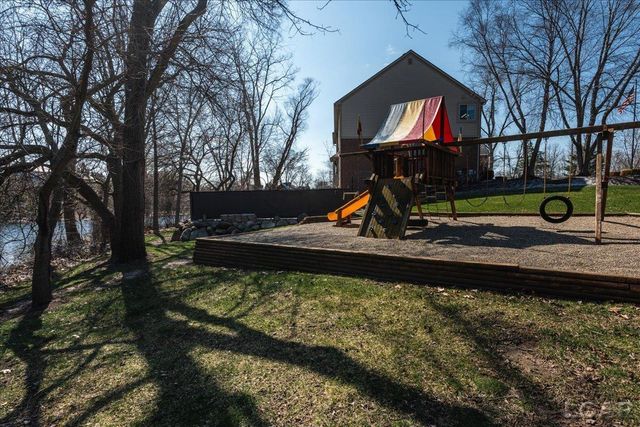 13000 Riviera Court, South Lyon, MI 48178