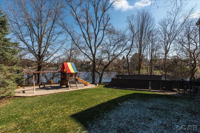 13000 Riviera Court, South Lyon, MI 48178