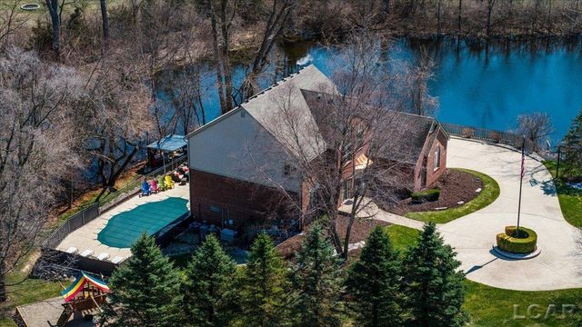 13000 Riviera Court, South Lyon, MI 48178