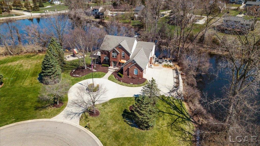 13000 Riviera Court, South Lyon, MI 48178