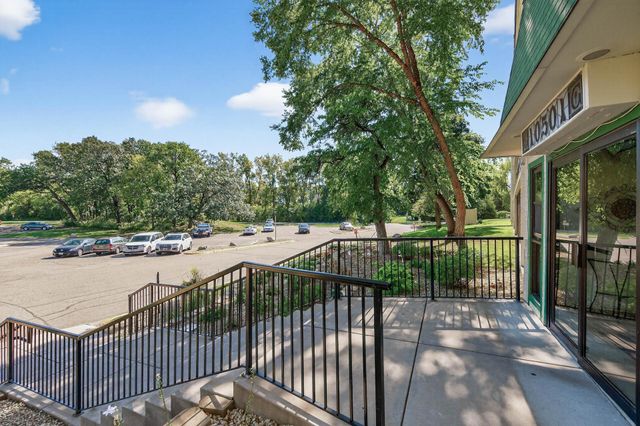10501 Cedar Lake Road 318, Minnetonka, MN 55305
