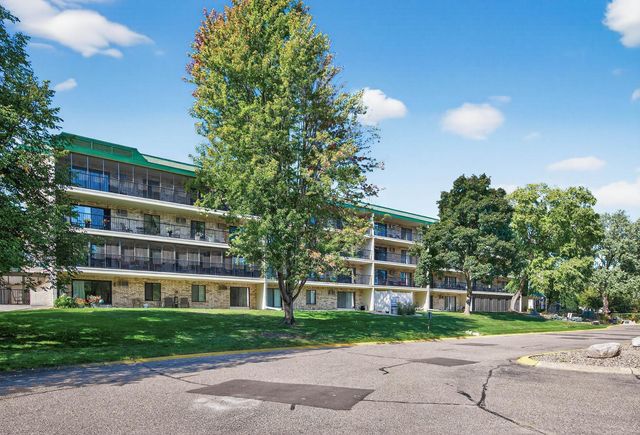 10501 Cedar Lake Road 318, Minnetonka, MN 55305