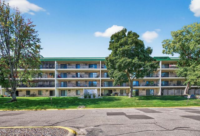 10501 Cedar Lake Road 318, Minnetonka, MN 55305