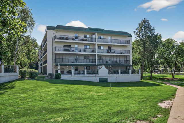 10501 Cedar Lake Road 318, Minnetonka, MN 55305