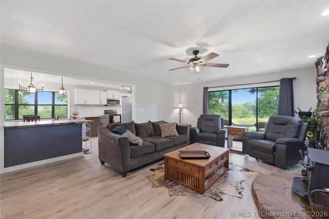 6862 S 337th West Avenue, Mannford, OK 74044