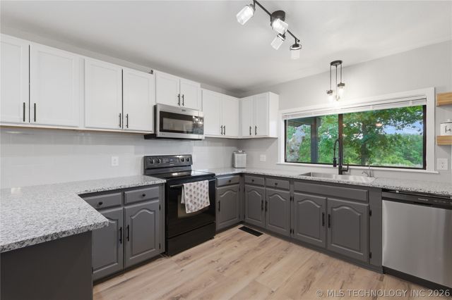 6862 S 337th West Avenue, Mannford, OK 74044