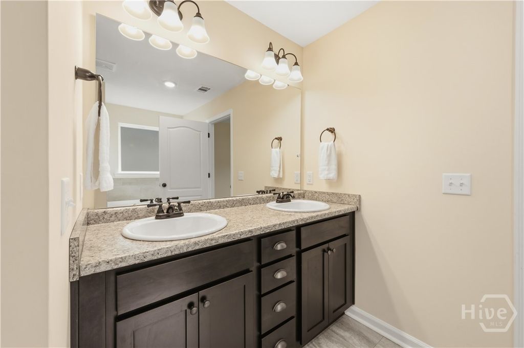 Image 13 of property listing at 191 Laguna Way, Savannah, GA 31405