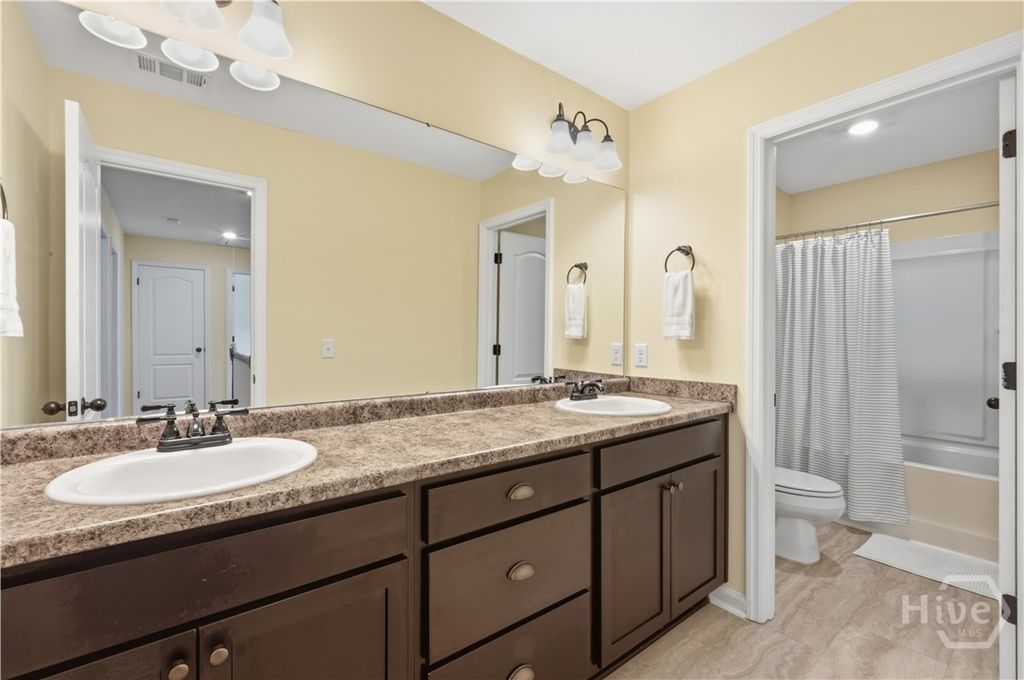 Image 18 of property listing at 191 Laguna Way, Savannah, GA 31405