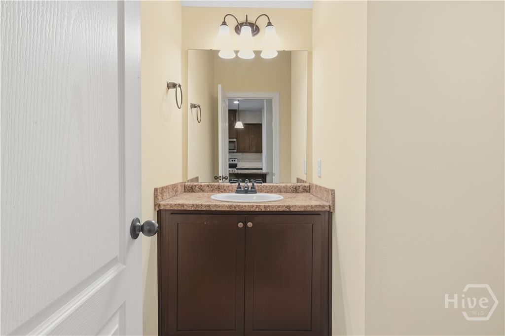 Image 7 of property listing at 191 Laguna Way, Savannah, GA 31405