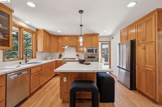 5 Abbott Way, Piedmont, CA 94618