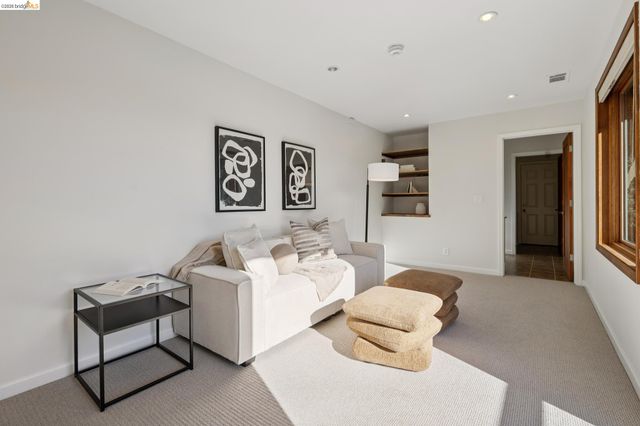 5 Abbott Way, Piedmont, CA 94618