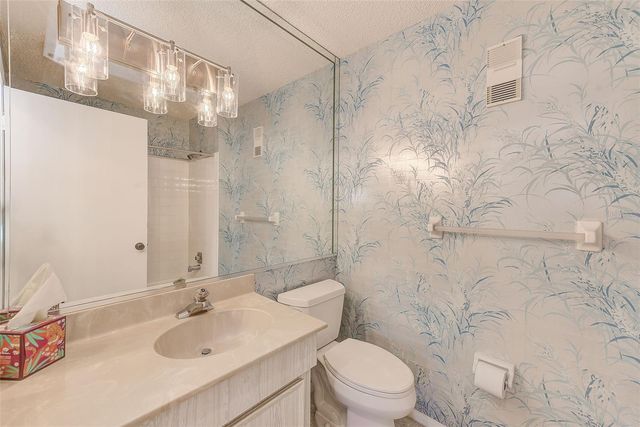 6070 80TH STREET N 415, St Petersburg, FL 33709