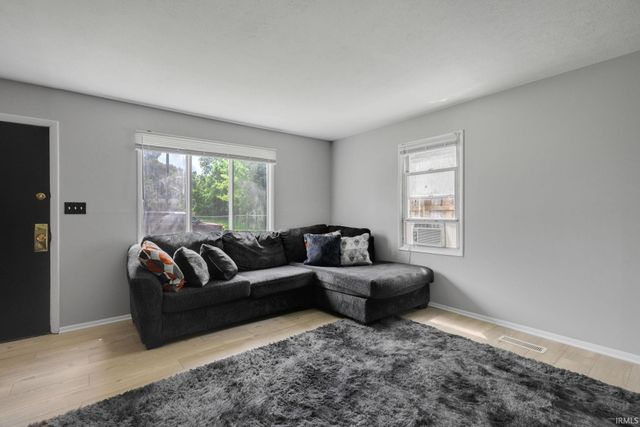 2015 N Elmer Street, South Bend, IN 46628
