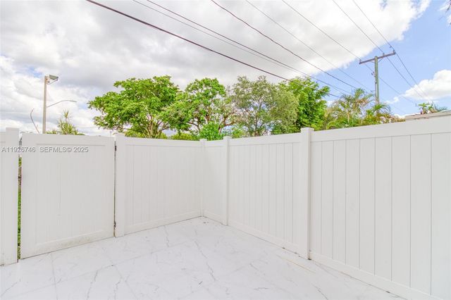 5235 SW 40th Ave 38, Dania Beach, FL 33314