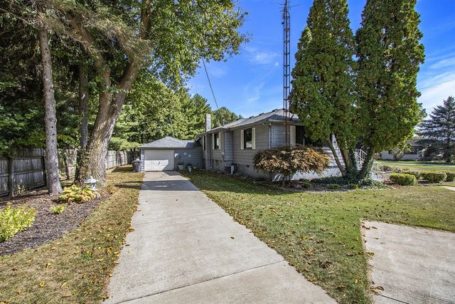 5869 River Road, Sodus, MI 49126