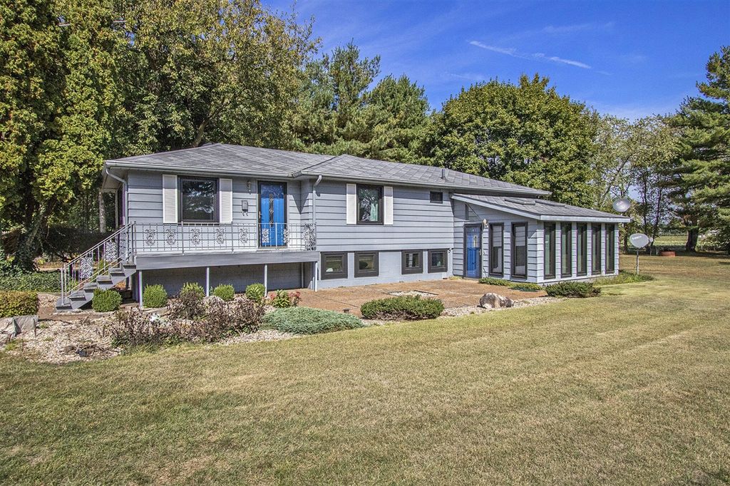 5869 River Road, Sodus, MI 49126