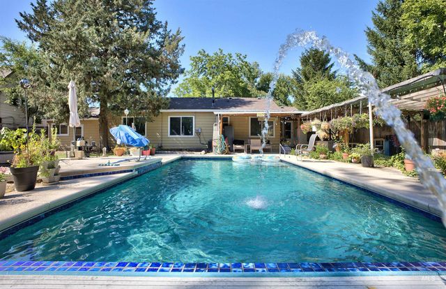 2925 W Parke Circle Dr, Boise, ID 83705