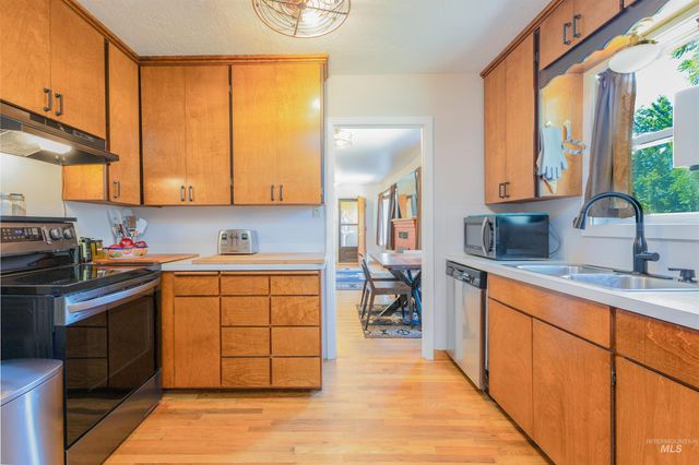 2925 W Parke Circle Dr, Boise, ID 83705