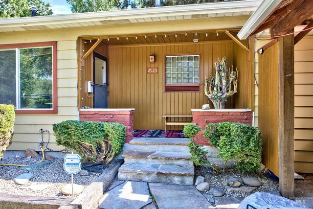 2925 W Parke Circle Dr, Boise, ID 83705