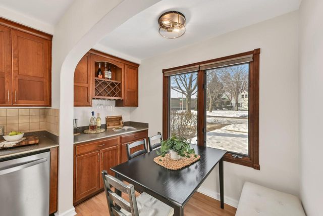 320 S Honey Creek DRIVE, Milwaukee, WI 53214