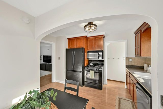 320 S Honey Creek DRIVE, Milwaukee, WI 53214