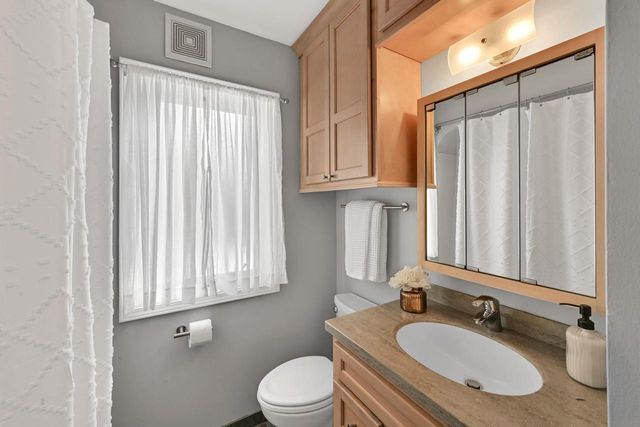 320 S Honey Creek DRIVE, Milwaukee, WI 53214