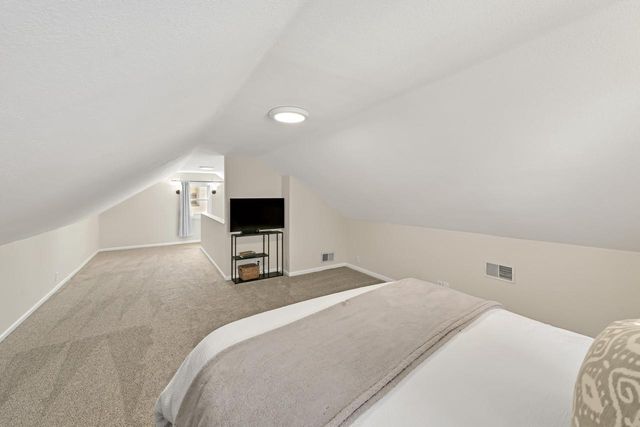 320 S Honey Creek DRIVE, Milwaukee, WI 53214