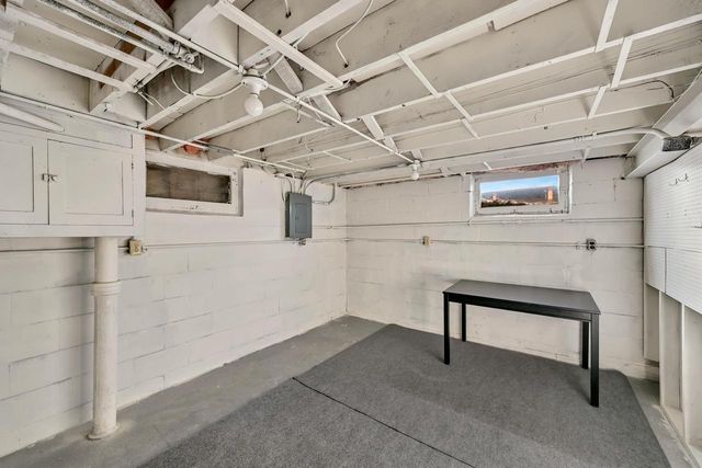 320 S Honey Creek DRIVE, Milwaukee, WI 53214