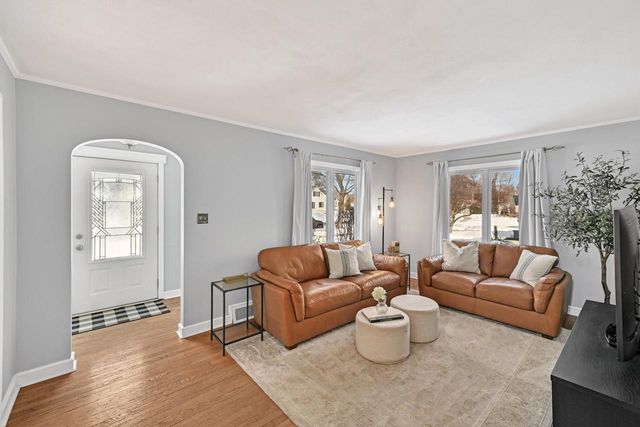 320 S Honey Creek DRIVE, Milwaukee, WI 53214