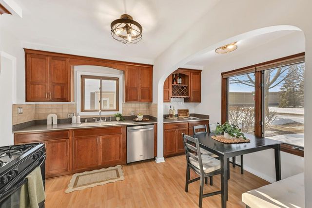 320 S Honey Creek DRIVE, Milwaukee, WI 53214