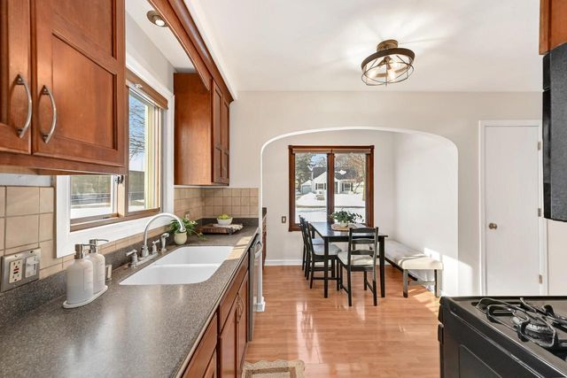 320 S Honey Creek DRIVE, Milwaukee, WI 53214