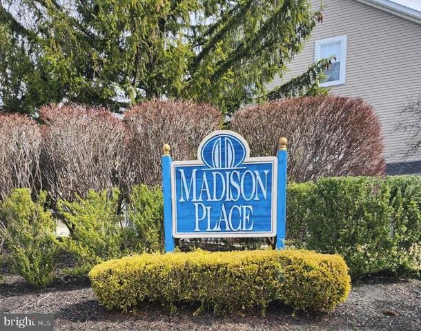 4003-A SAXONY DR, Mount Laurel, NJ 08054
