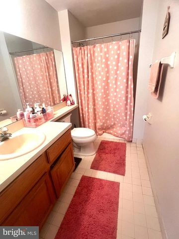 4003-A SAXONY DR, Mount Laurel, NJ 08054