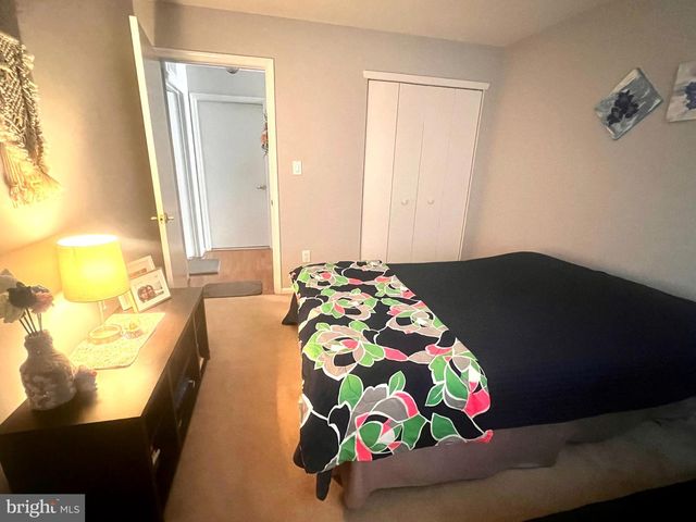 4003-A SAXONY DR, Mount Laurel, NJ 08054