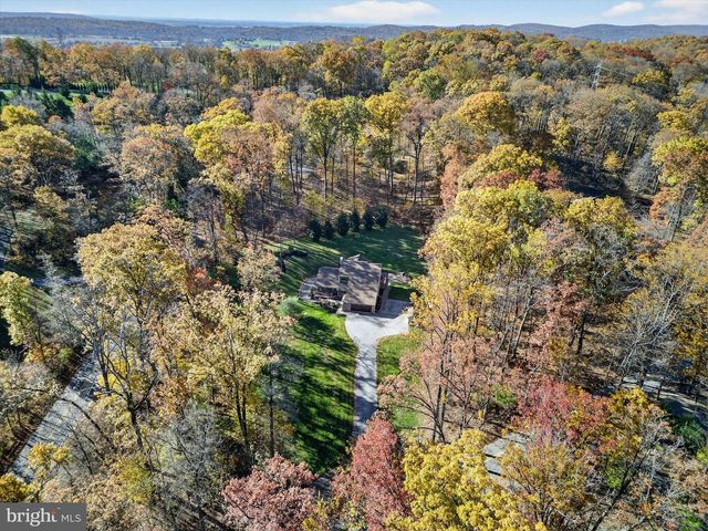 605 LAUREL RIDGE RD, Reinholds, PA 17569